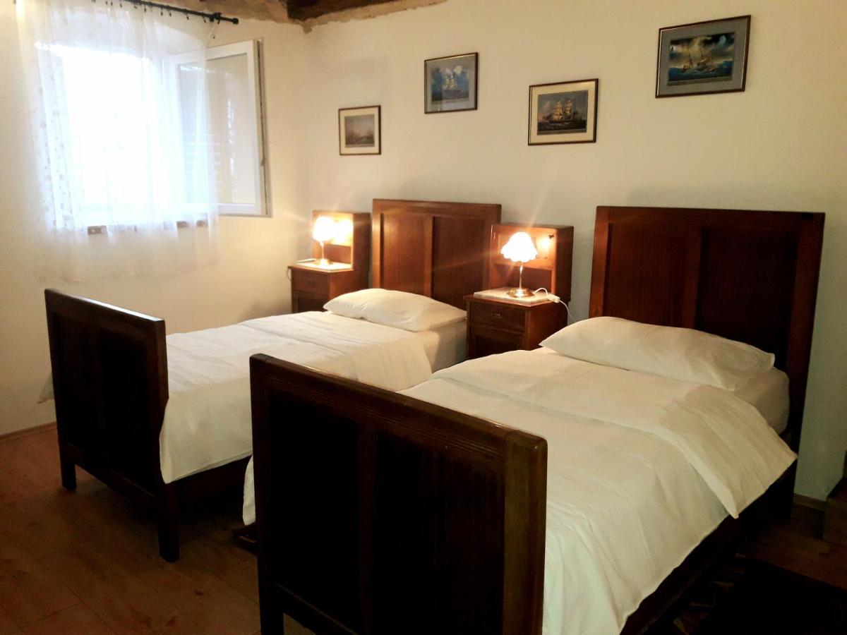 Casa Istriana Nona Pina Villa Kastelir Bagian luar foto