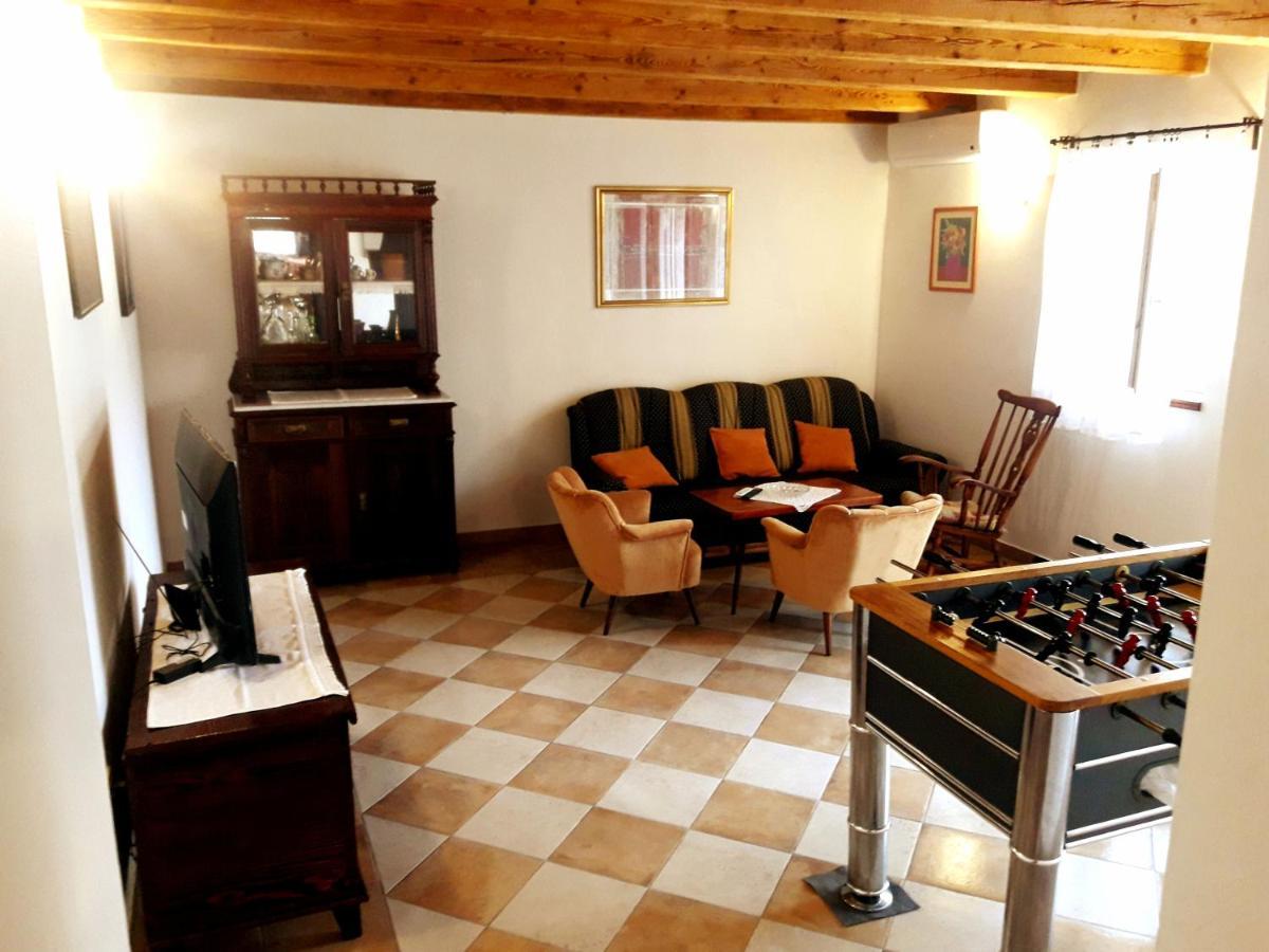 Casa Istriana Nona Pina Villa Kastelir Bagian luar foto
