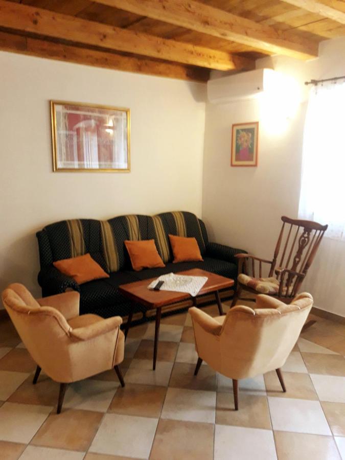 Casa Istriana Nona Pina Villa Kastelir Bagian luar foto