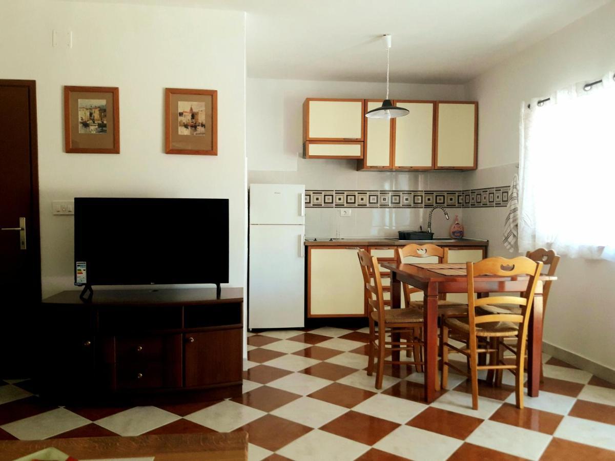 Casa Istriana Nona Pina Villa Kastelir Bagian luar foto