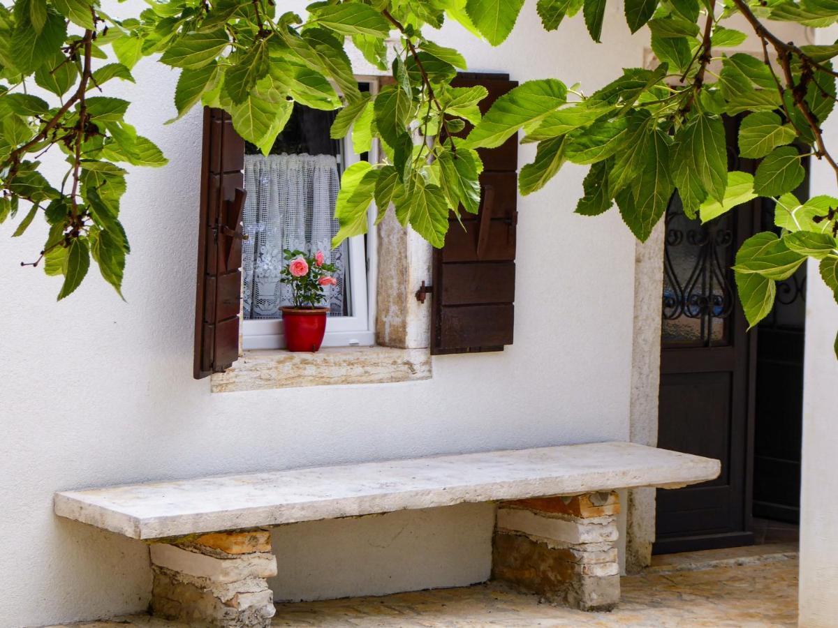 Casa Istriana Nona Pina Villa Kastelir Bagian luar foto