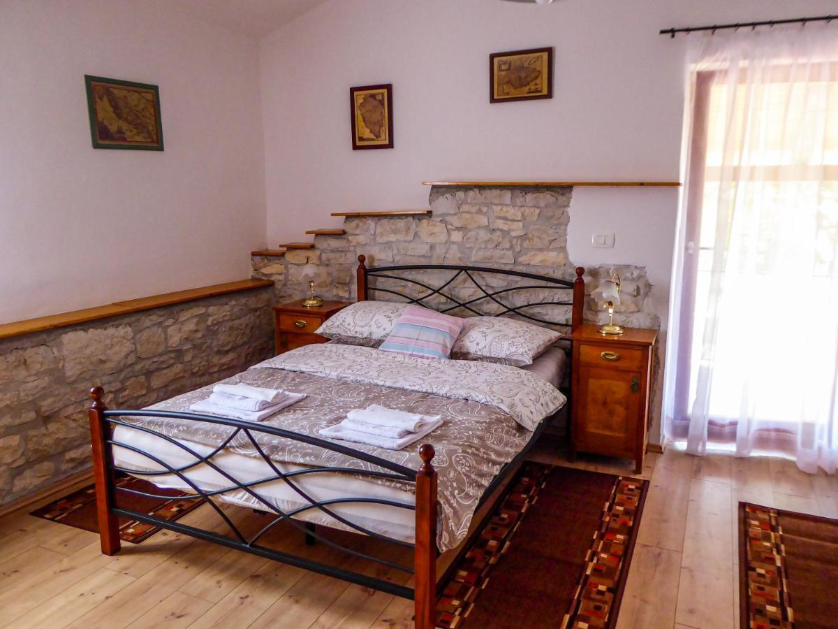 Casa Istriana Nona Pina Villa Kastelir Bagian luar foto